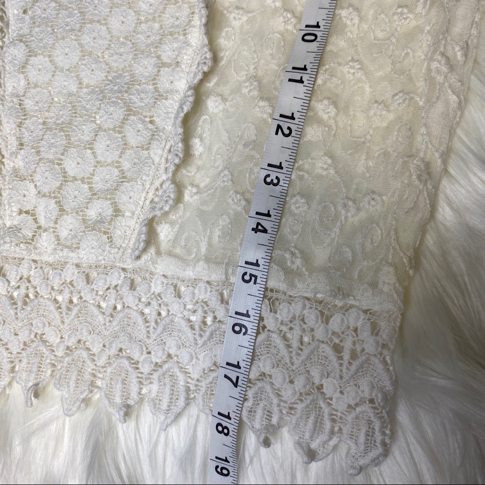 Forever 21 Women’s top blouse lace size medium - Picture 7 of 8